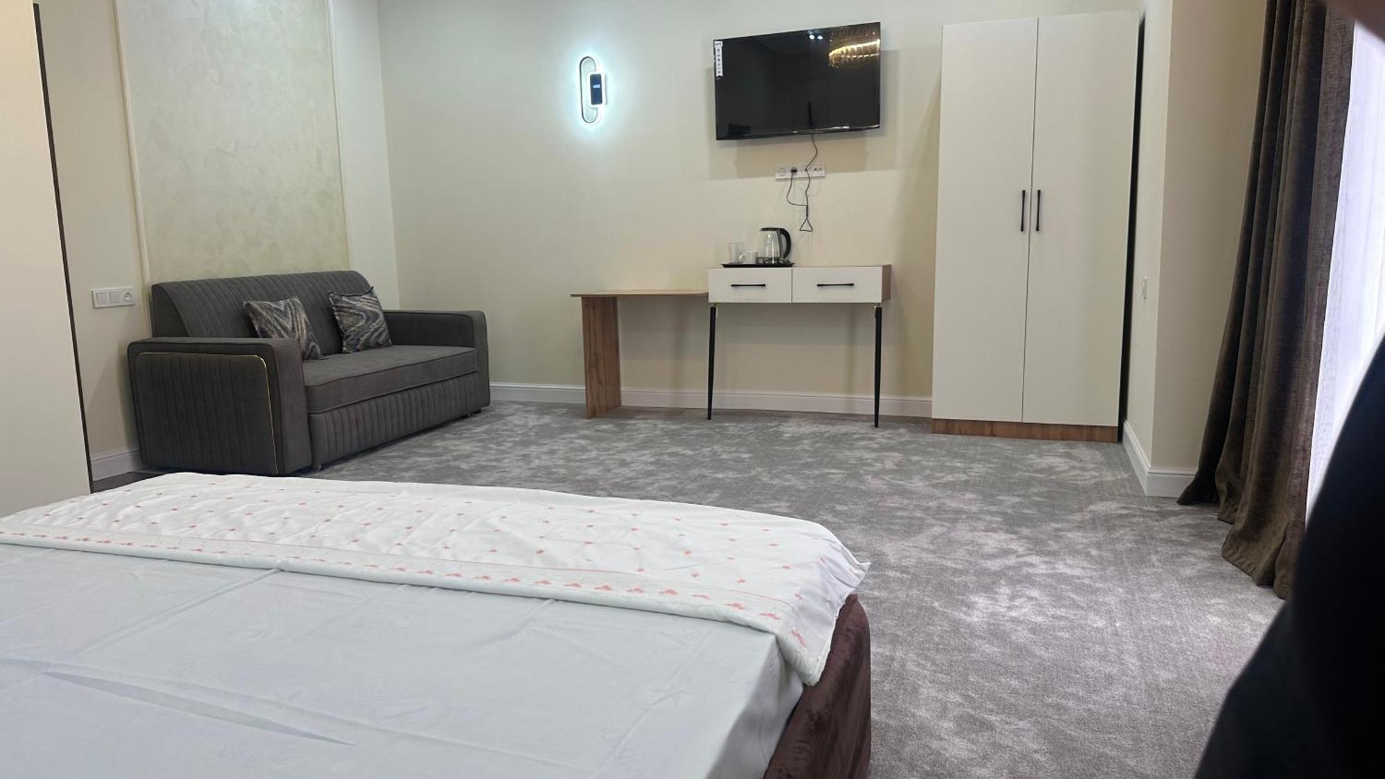 Nazar Hotel & Hostel Turkistan المظهر الخارجي الصورة