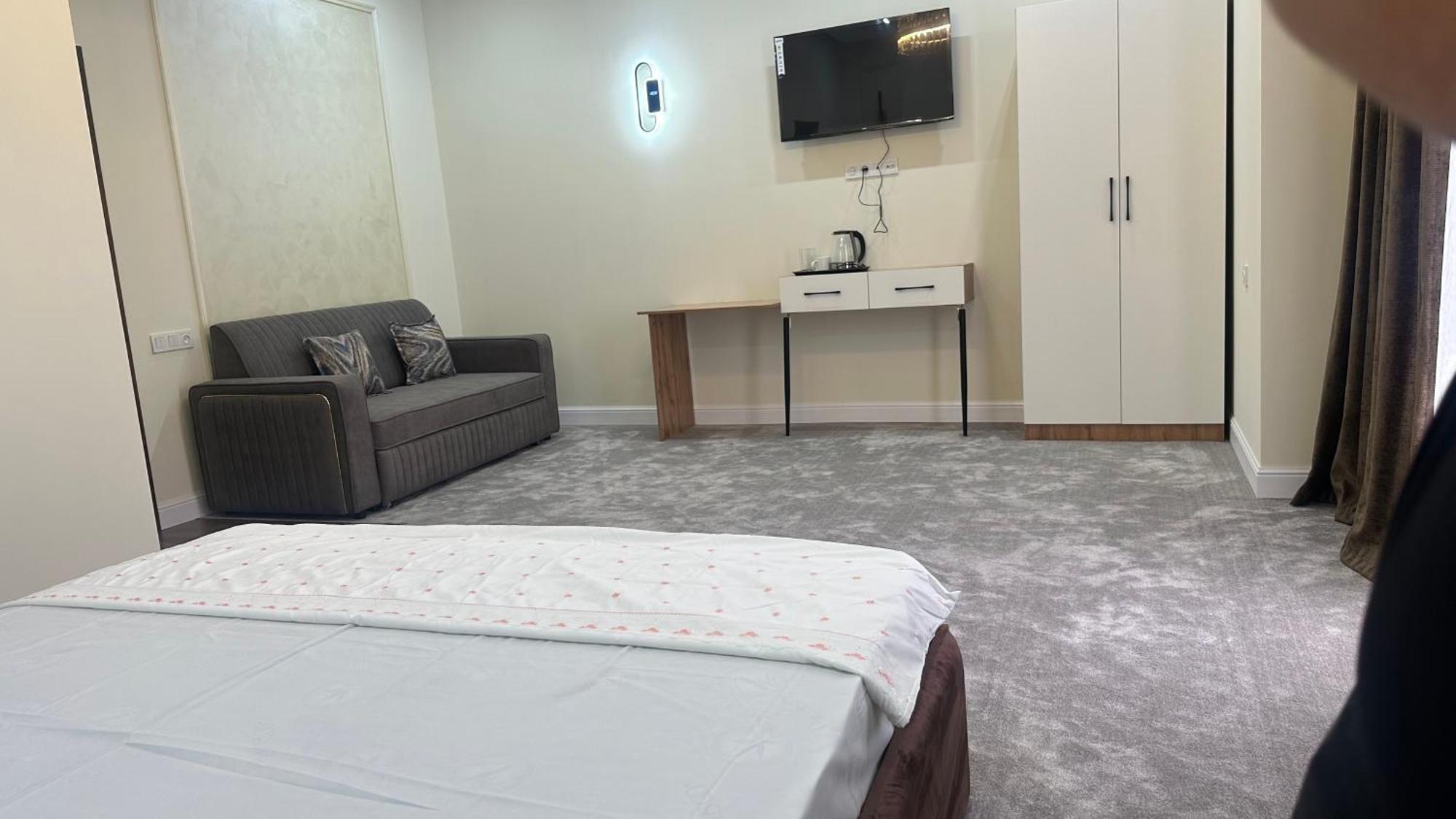 Nazar Hotel & Hostel Turkistan المظهر الخارجي الصورة